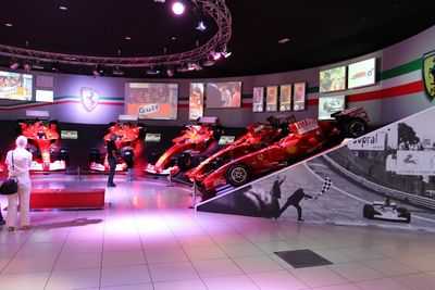 Сольный концерт в музее Ферарри в Маранелло