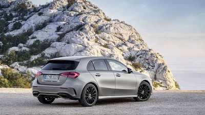 Mercedes-Benz запускает новый хэтчбек A-класса в Сингапуре Mercedes-Benz запускает новый хэтчбек A-класса в Сингапуре