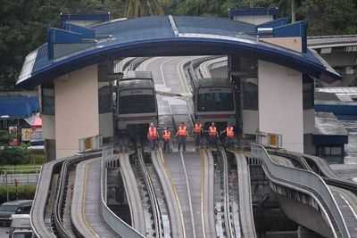 Bukit Panjang LRT упал после того, как поезд повредил сигнальную ленту остановки