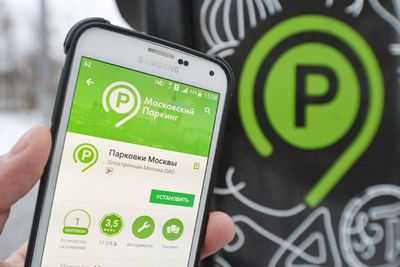 Автовладельцы могут использовать мобильное приложение для оплаты общественной парковки с 1 октября